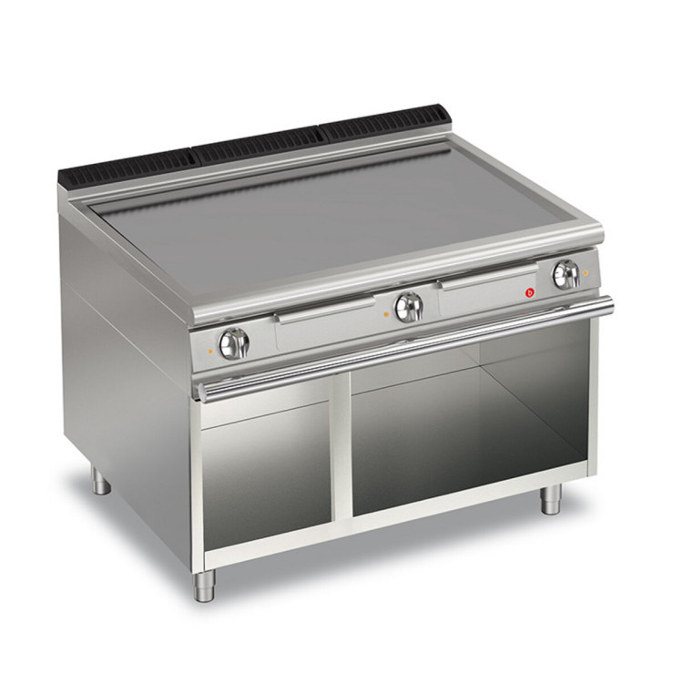 ELECTRIC FRY TOP SMOOTH PLATE ON OPEN COMPARTMENT